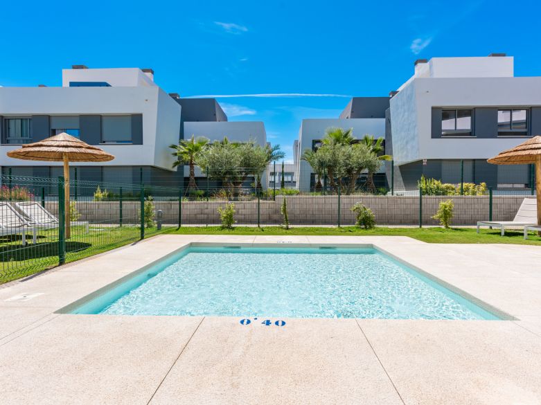 Modern & Spacious Penthouse in Vanian Green Village – Selwo area, Estepona
