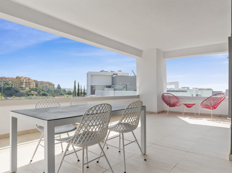 Modern & Spacious Penthouse in Vanian Green Village – Selwo area, Estepona