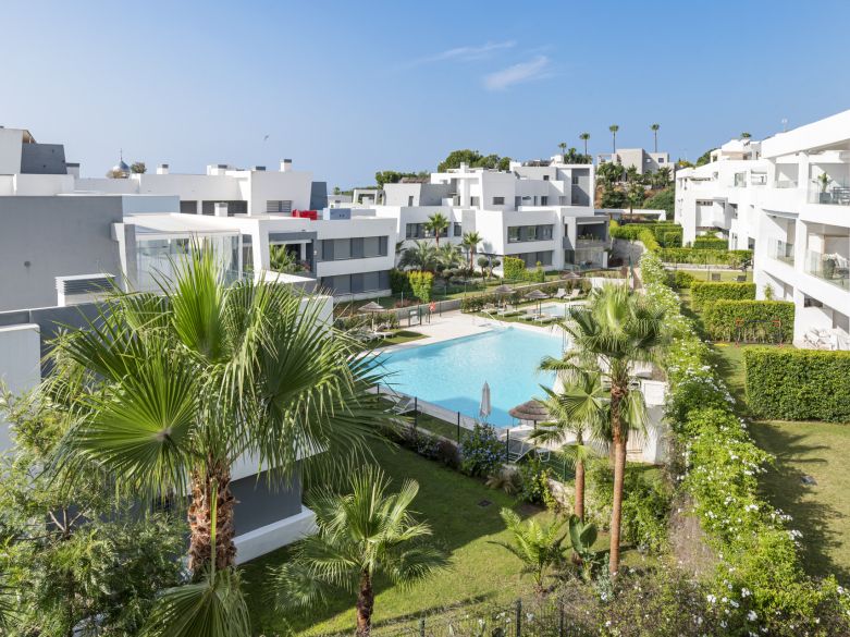 Modern & Spacious Penthouse in Vanian Green Village – Selwo area, Estepona
