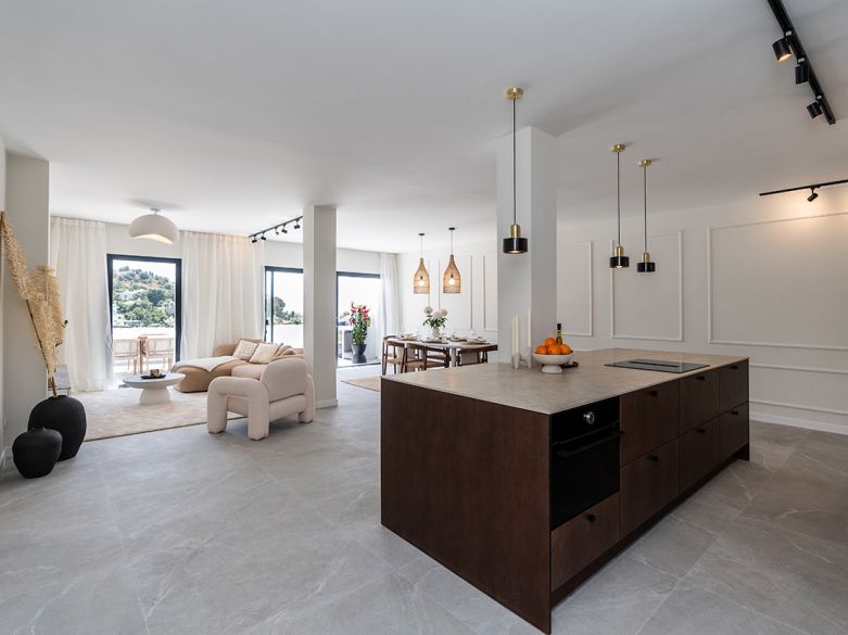 Fully refurbished spacious golf apartment with sea, golf and mountain views in La Quinta Golf, Benahavis