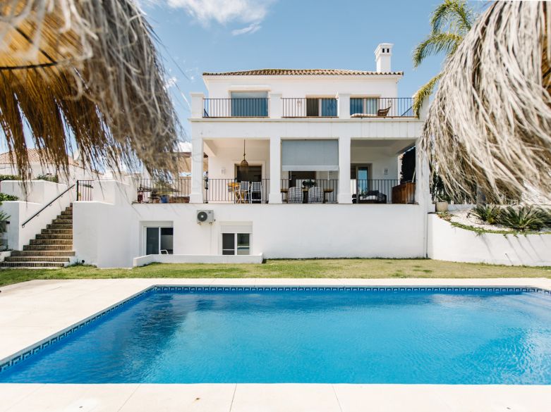 Elegant Andalusian-Style Villa in La Resina Golf – New Golden Mile, Estepona