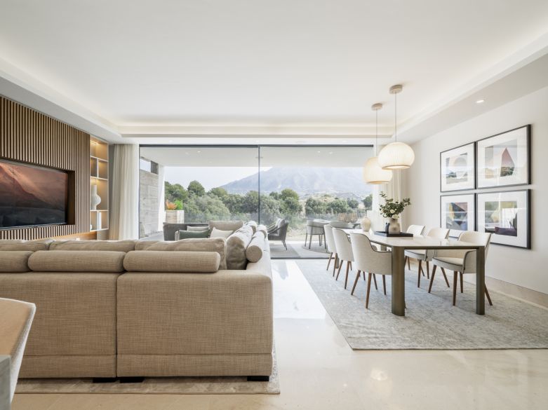 Brand new apartments close to Aloha College and Aloha Golf!