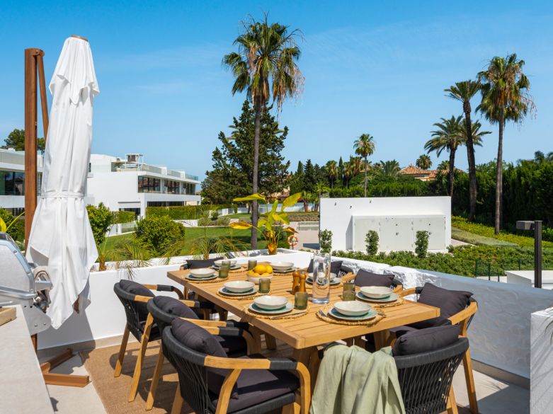 Chic penthouse with a  wonderful terrace close to Puerto Banus!