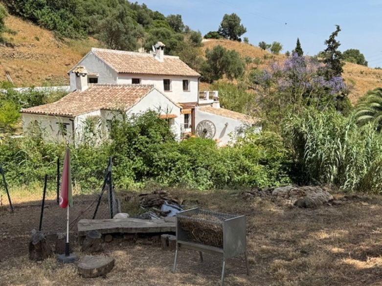 ¡Encantadora finca andaluza en Casares!