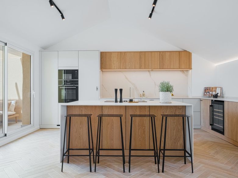 Fantastic 2 bedroom plus an office room penthouse duplex