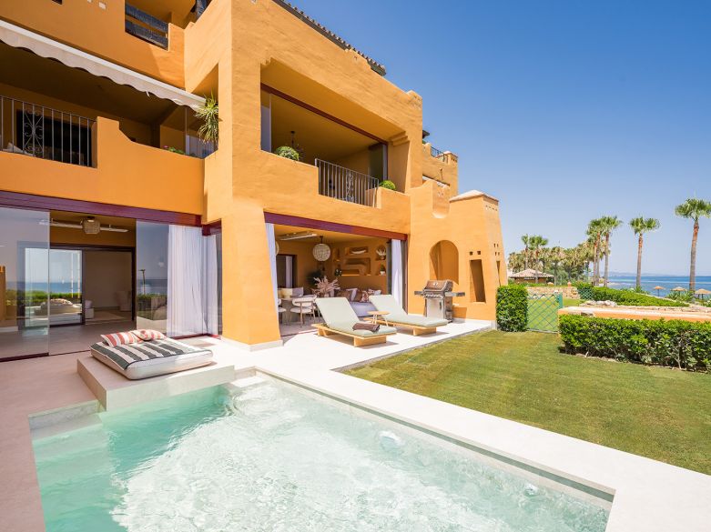 Marvellous frontline beach apartment with a private garden and pool!