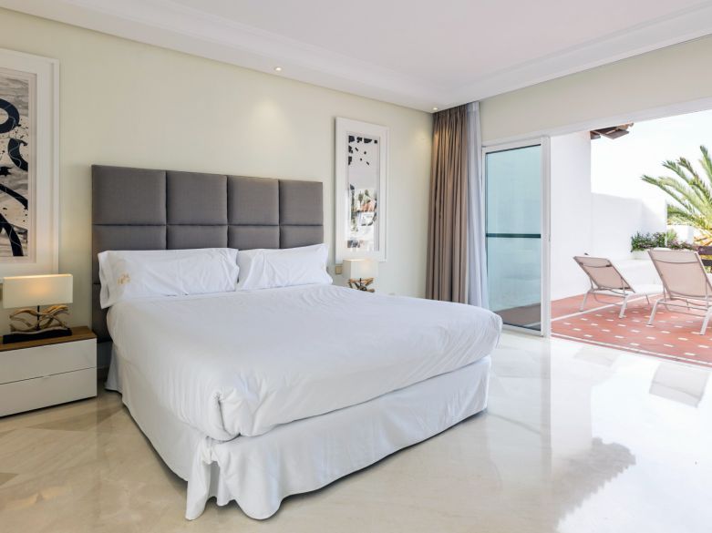 Ático Dúplex con Vistas al Mar junto a Puerto Banús