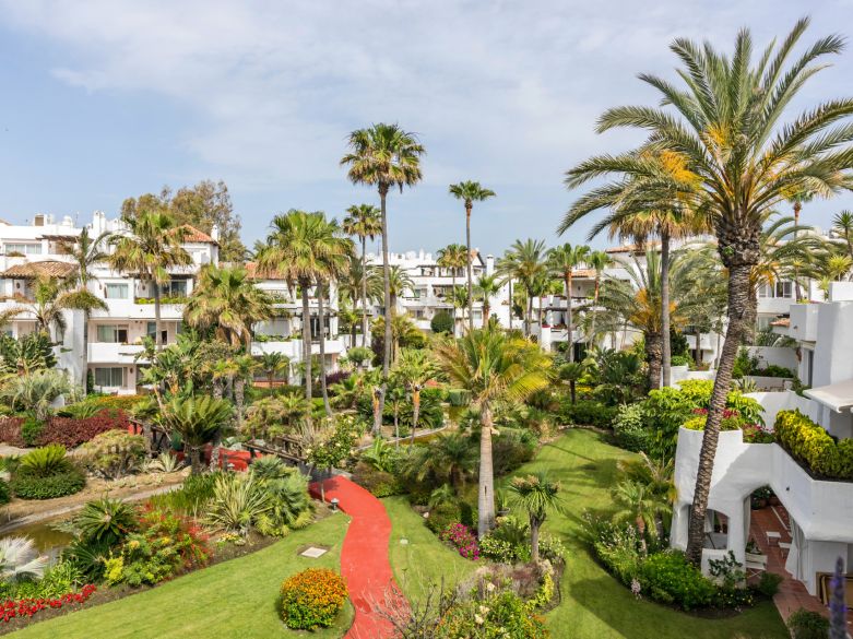 Ático Dúplex con Vistas al Mar junto a Puerto Banús