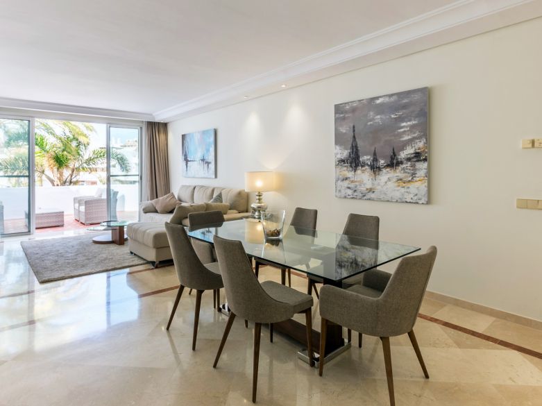 Ático Dúplex con Vistas al Mar junto a Puerto Banús