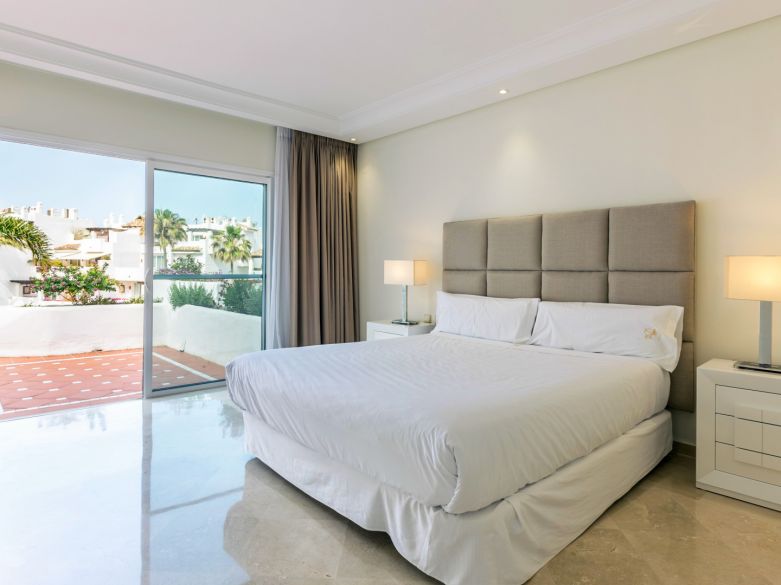 Ático Dúplex con Vistas al Mar junto a Puerto Banús