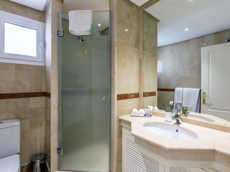 Ático Dúplex con Vistas al Mar junto a Puerto Banús