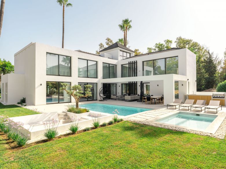 Refurbished villa in Supermanzana H - Nueva Andalucia!