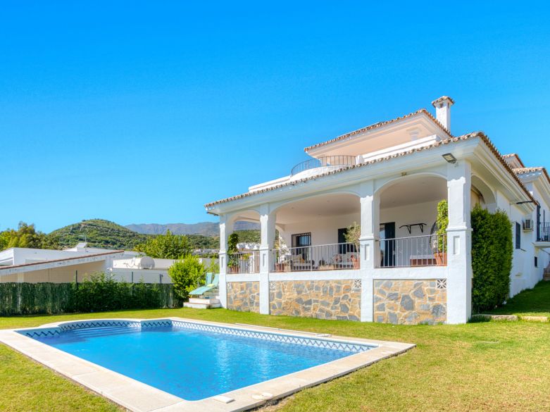 Beautiful five bedroom, Southwest-Facing Villa with Golf Views in Valle Romano (Estepona)