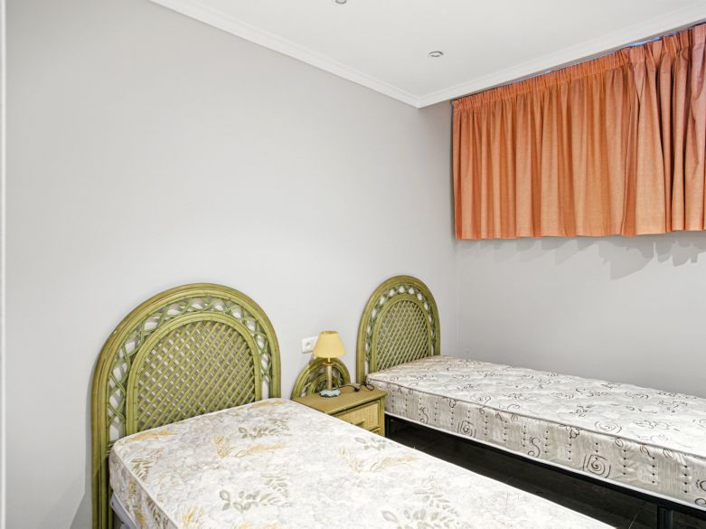 Exclusivo Apartamento de dos dormitorios con vistas al mar en La Herradura, Marbella