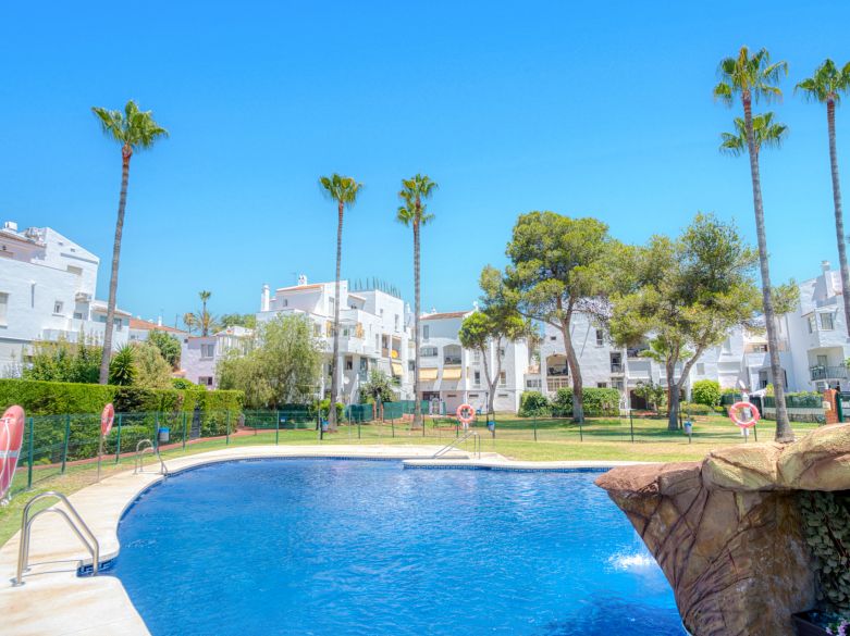 Fantastic reform opportunity; three bedroom apartment located in the gated community, Parque Elviria in Marbella - walking distance to the beach