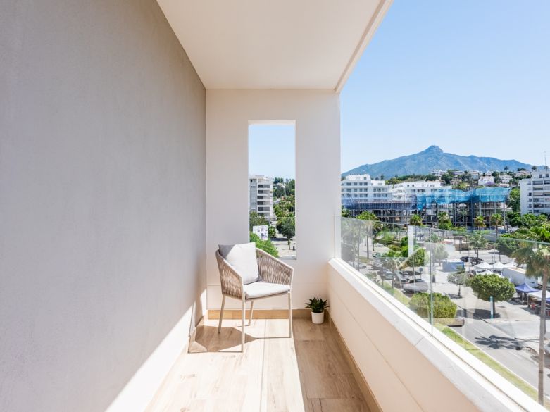 Brand New Luxury Corner Apartment with Sea & Mountain Views in Nueva Andalucia, Marbella