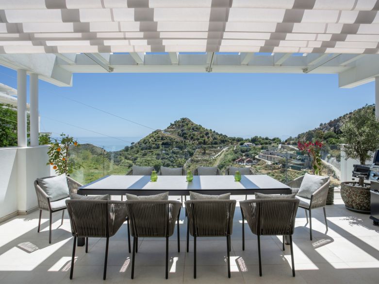 LUXURY PENTHOUSE WITH SEA VIEWS IN PALO ALTO