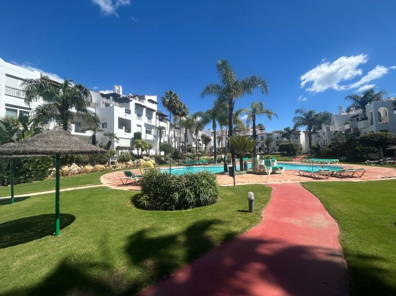 Spacious and bright one bedroom apartment for sale in Costalita, Estepona