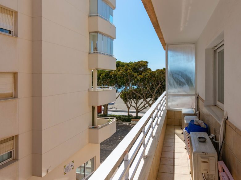 Apartment in a building on the beachfront, on the fabulous Estepona promenade.