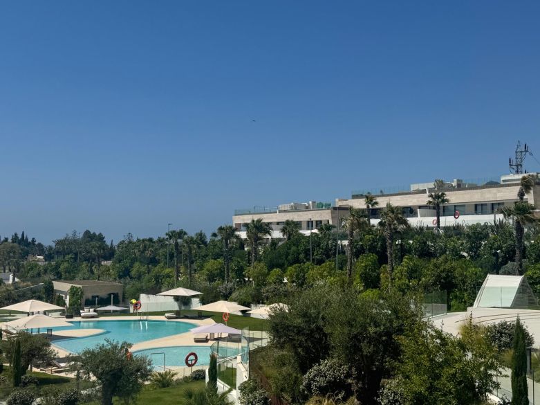 Furnished and ready-to-move-into resale unit in the super luxurious Epic Marbella!