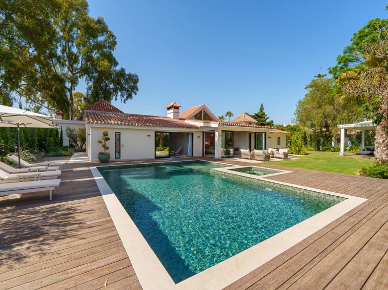 Exceptional one-level villa located beachside close to Puerto Banus!