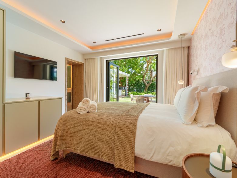 Exceptional one-level villa located beachside close to Puerto Banus!
