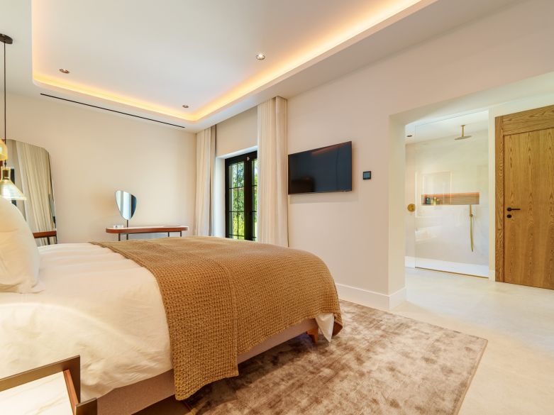 Exceptional one-level villa located beachside close to Puerto Banus!