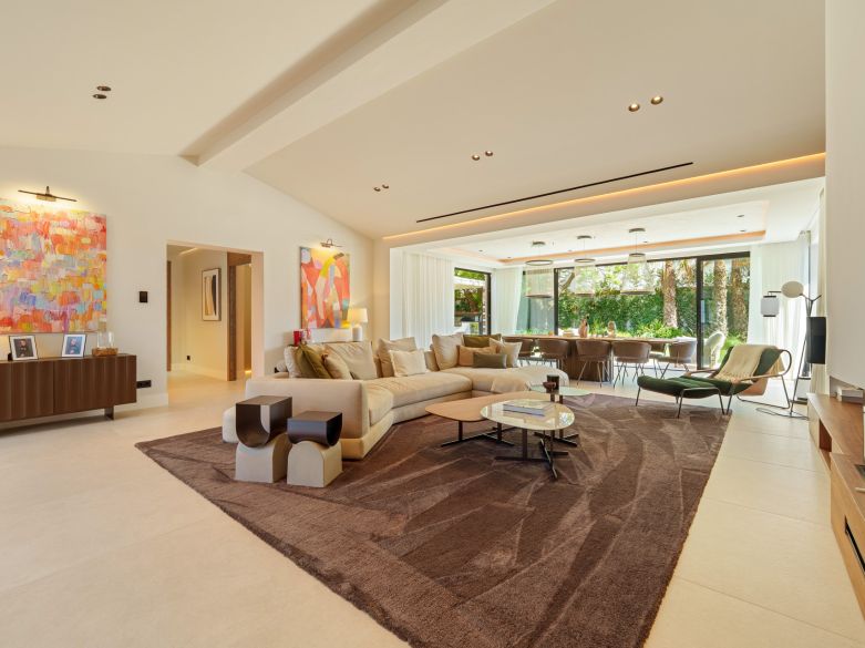 Exceptional one-level villa located beachside close to Puerto Banus!