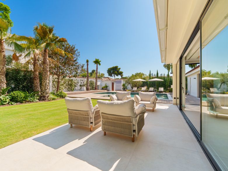 Exceptional one-level villa located beachside close to Puerto Banus!