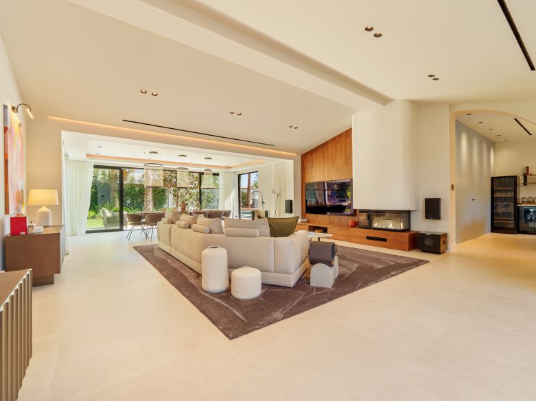 Exceptional one-level villa located beachside close to Puerto Banus!