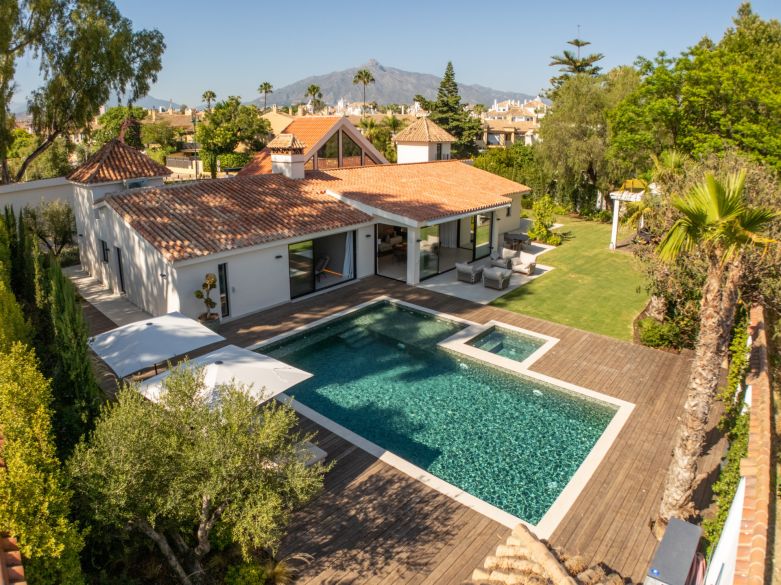Exceptional one-level villa located beachside close to Puerto Banus!