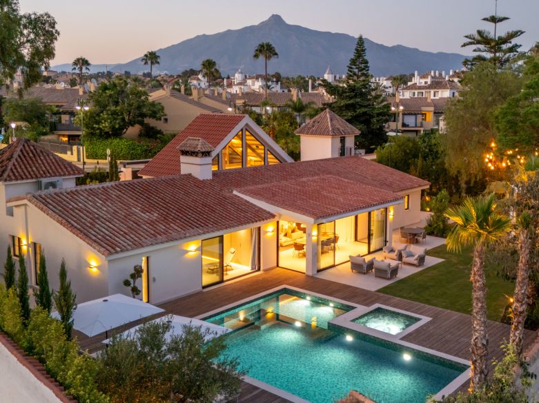 Exceptional one-level villa located beachside close to Puerto Banus!