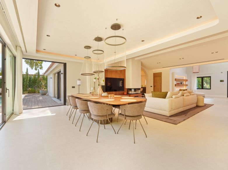 Exceptional one-level villa located beachside close to Puerto Banus!