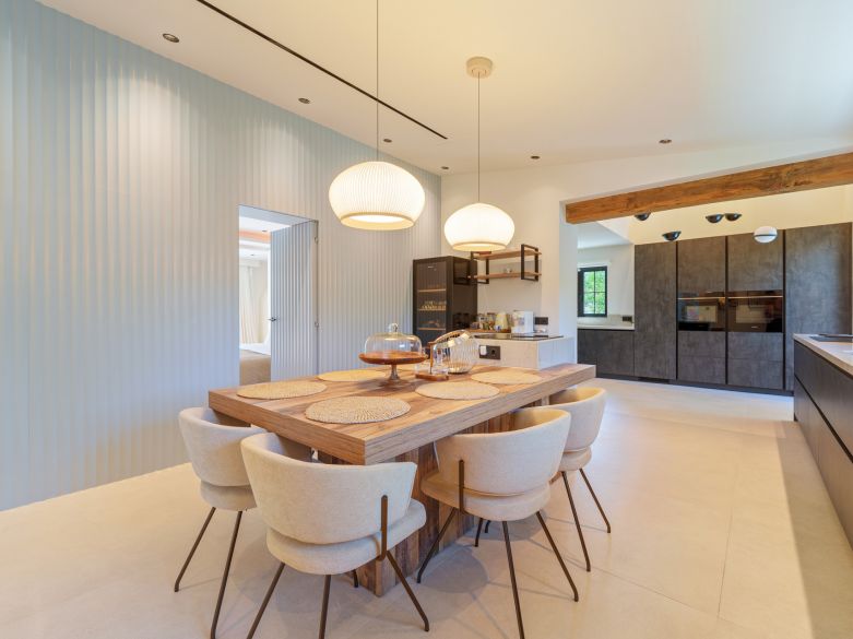 Exceptional one-level villa located beachside close to Puerto Banus!