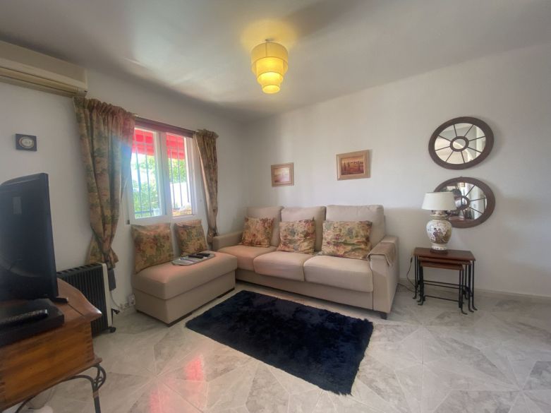 2 bedroom townhouse, perfect for teachers, in Atalaya area