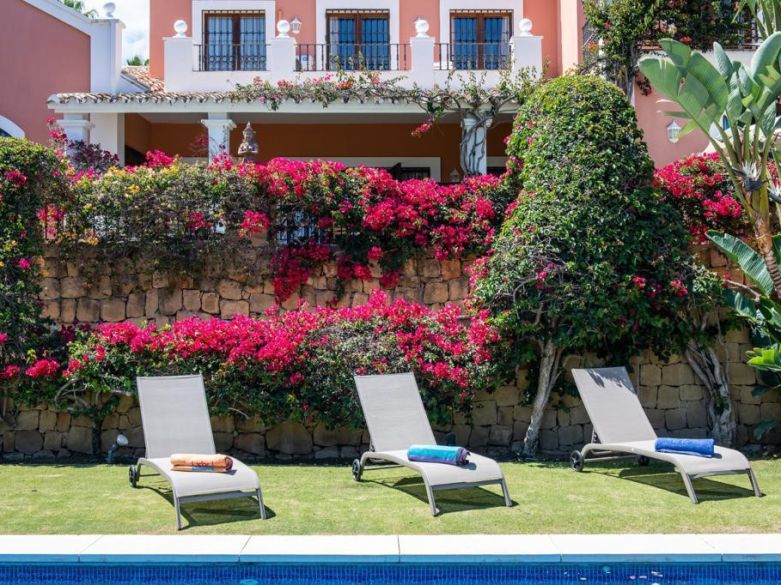6 bedroom classic villa in El Paraiso