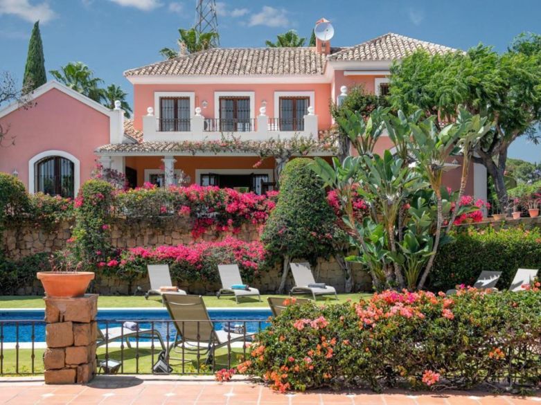 Villa clásica de 6 dormitorios en El Paraíso