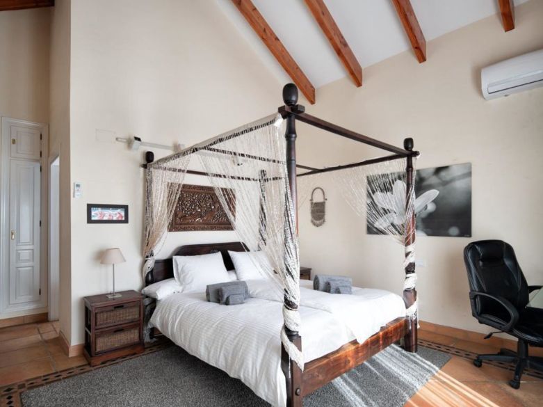 Villa clásica de 6 dormitorios en El Paraíso