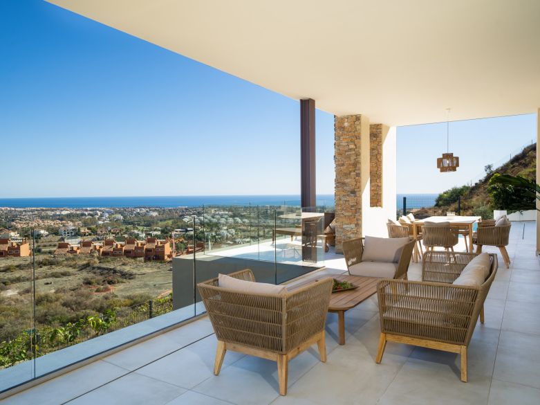MOVE IN NOW! Enjoy PANORAMIC SEA VIEWS views and nature