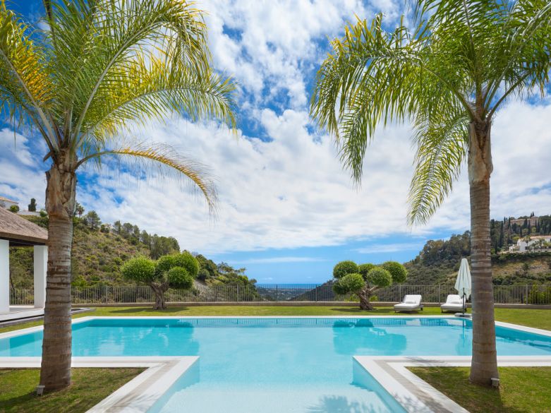 ¡Impresionante mansión que combina la arquitectura moderna con la tradicional andaluza en El Madroñal!