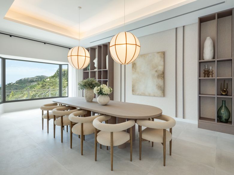 ¡Impresionante mansión que combina la arquitectura moderna con la tradicional andaluza en El Madroñal!