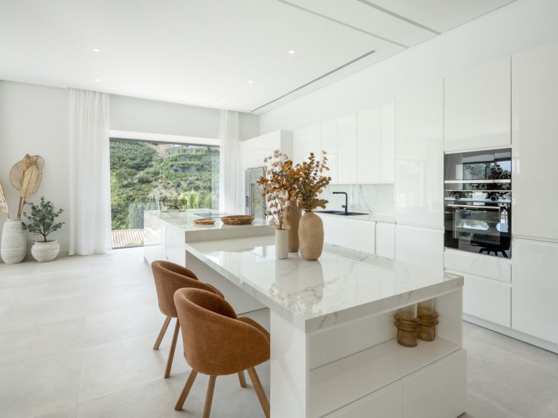 ¡Impresionante mansión que combina la arquitectura moderna con la tradicional andaluza en El Madroñal!