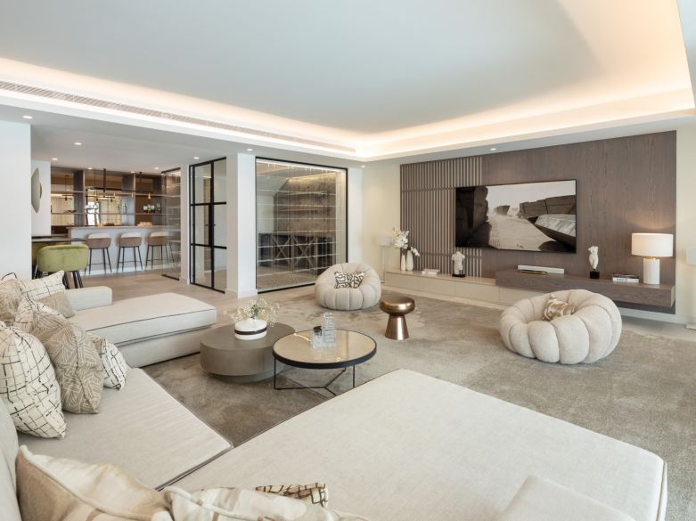 ¡Impresionante mansión que combina la arquitectura moderna con la tradicional andaluza en El Madroñal!