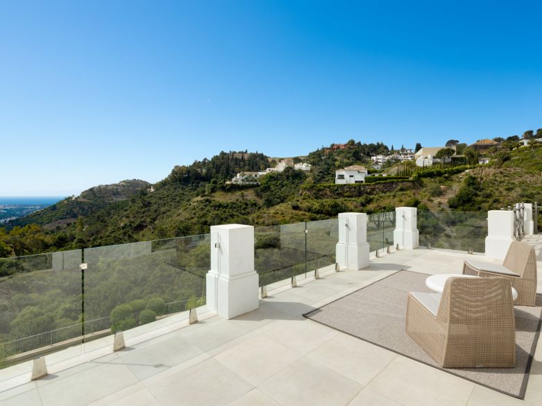 ¡Impresionante mansión que combina la arquitectura moderna con la tradicional andaluza en El Madroñal!