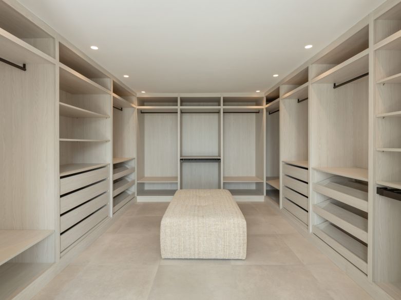 ¡Impresionante mansión que combina la arquitectura moderna con la tradicional andaluza en El Madroñal!