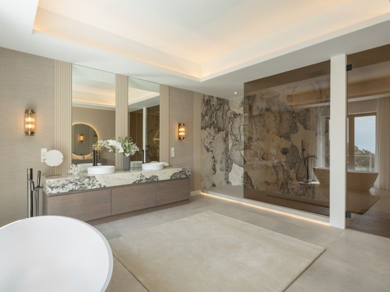 ¡Impresionante mansión que combina la arquitectura moderna con la tradicional andaluza en El Madroñal!