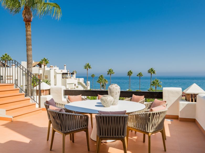 Beachfront luxury penthouse close to Estepona town!