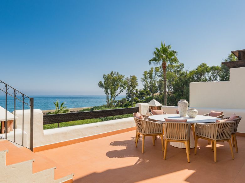 Beachfront luxury penthouse close to Estepona town!