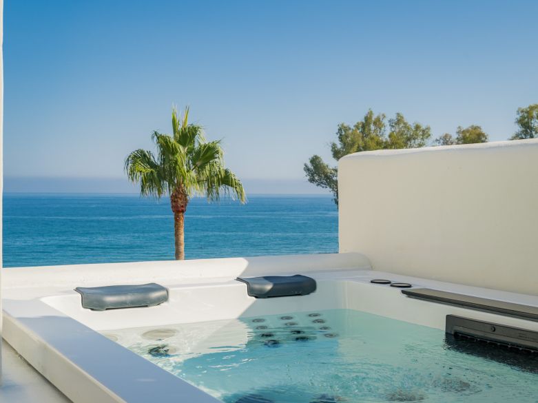 Beachfront luxury penthouse close to Estepona town!