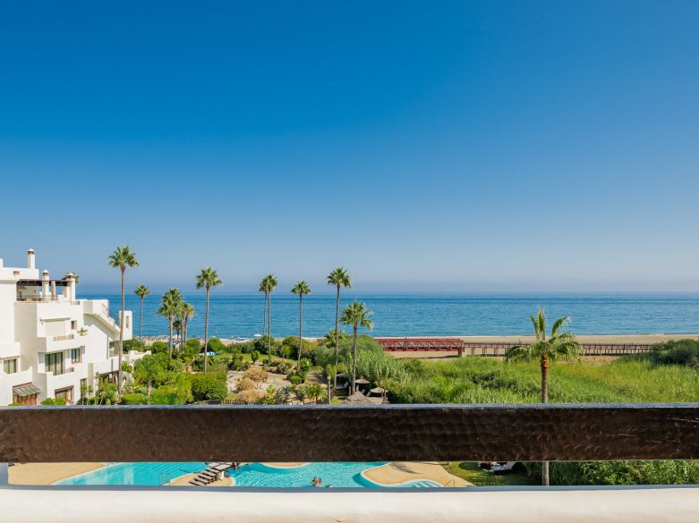 Beachfront luxury penthouse close to Estepona town!